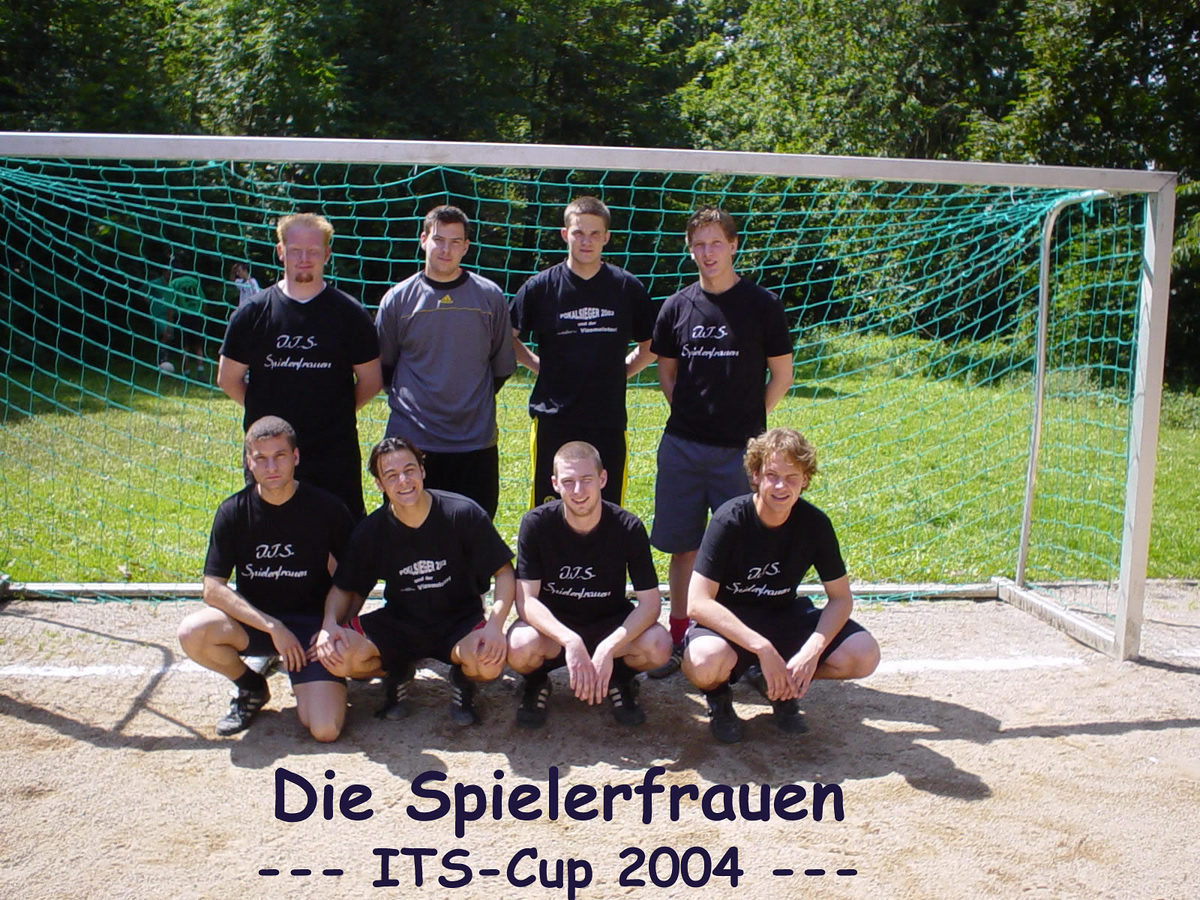 Its cup 2004   teamfotos   die spielerfrauen retina