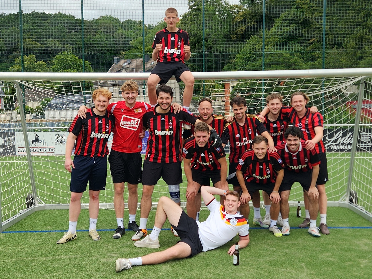 Its cup 2026   teamfotos   hummels xi retina