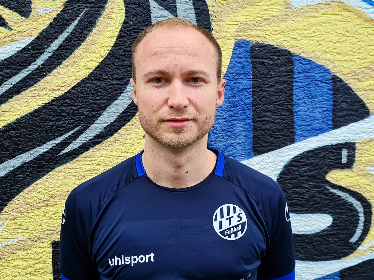 Amir ikanovic v1 retina